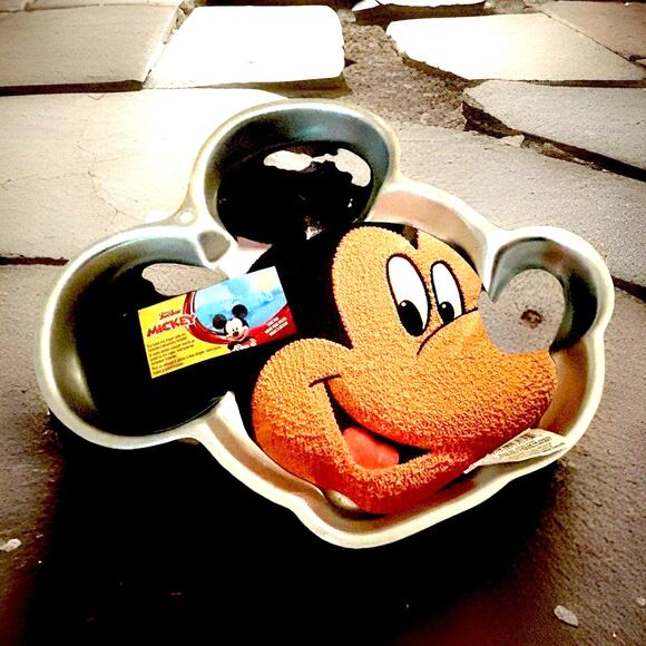 New Disney Mickey Mouse Face Silver Cake Pan - Picture 1 of 6